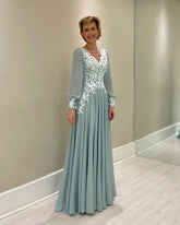 Elegant Green A-Line Mother of Bride V-Neck Long Sleeves Long Chiffon Bridesmaid Dress With Appliques